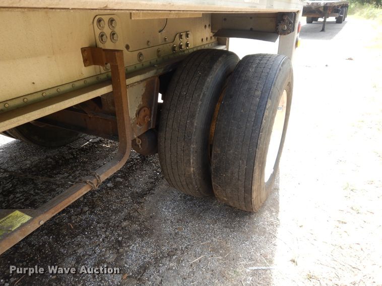 image for item GT9355 2004 Manac flatbed trailer