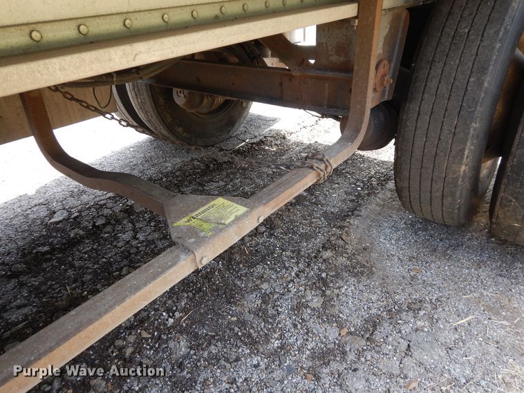 image for item GT9355 2004 Manac flatbed trailer