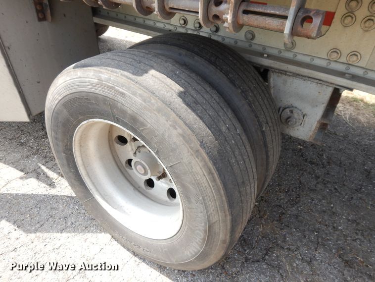 image for item GT9355 2004 Manac flatbed trailer