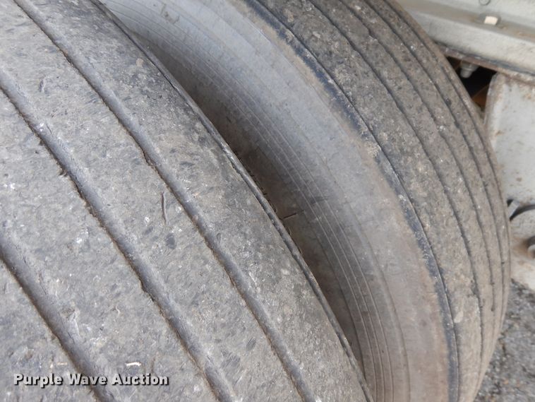 image for item GT9355 2004 Manac flatbed trailer