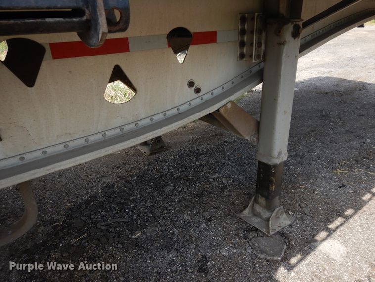 image for item GT9355 2004 Manac flatbed trailer