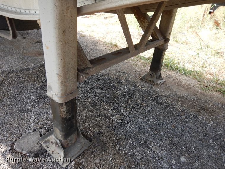 image for item GT9355 2004 Manac flatbed trailer