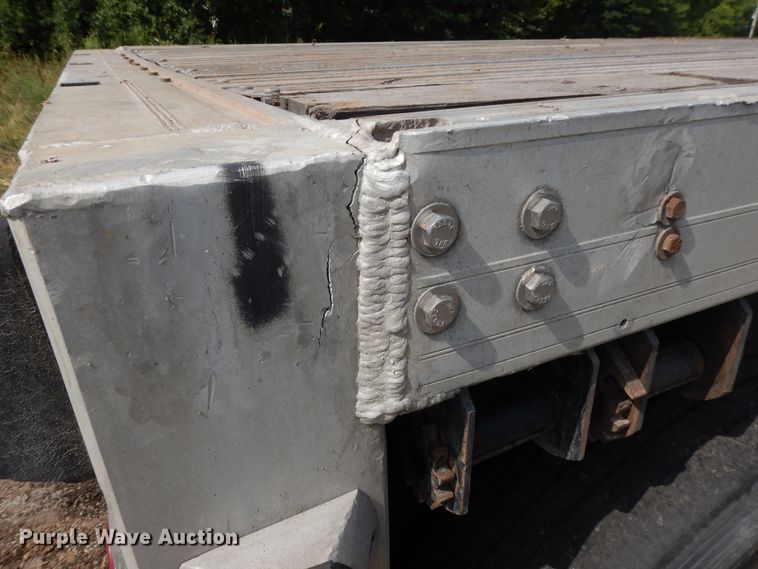 image for item GT9355 2004 Manac flatbed trailer
