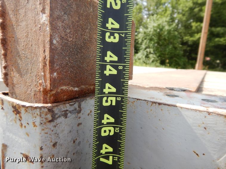 image for item GT9355 2004 Manac flatbed trailer