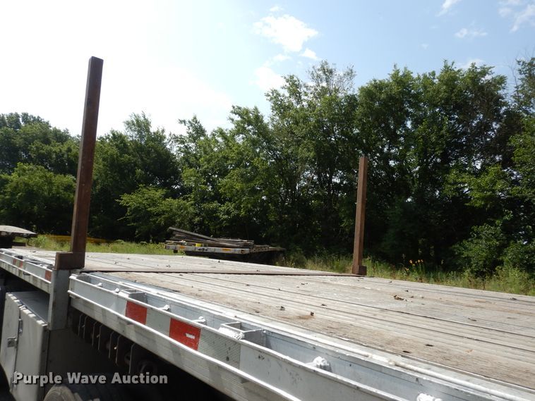 image for item GT9355 2004 Manac flatbed trailer