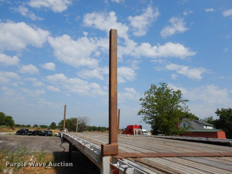 image for item GT9355 2004 Manac flatbed trailer