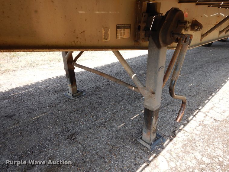 image for item GT9356 1995 Fruehauf flatbed trailer