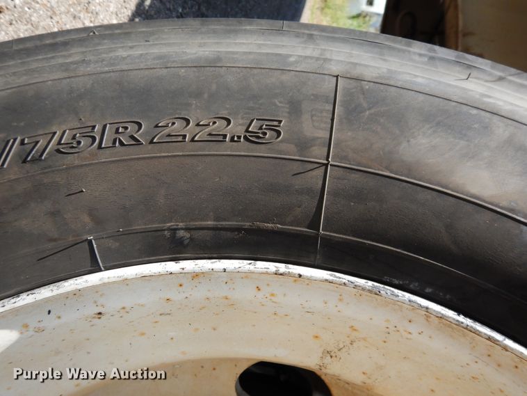 image for item GT9356 1995 Fruehauf flatbed trailer