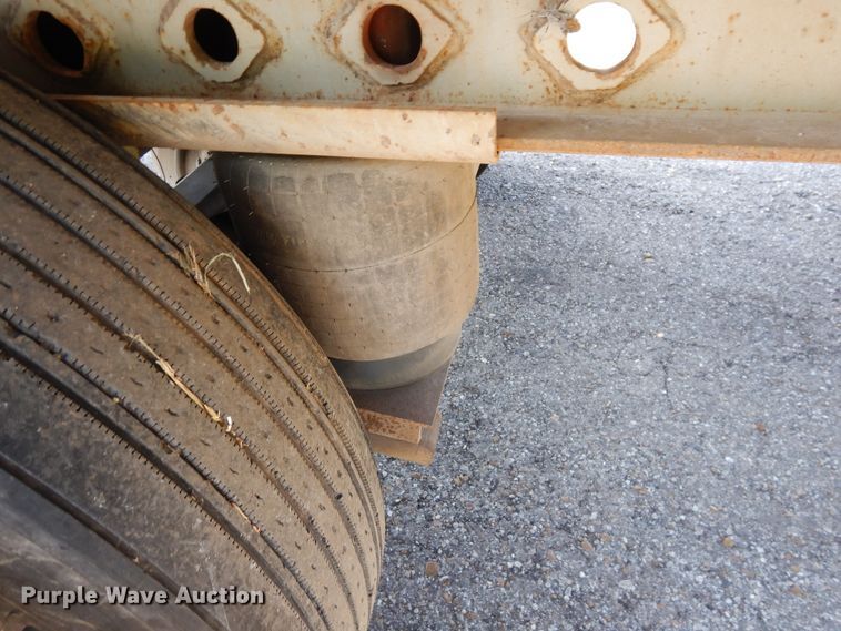 image for item GT9356 1995 Fruehauf flatbed trailer