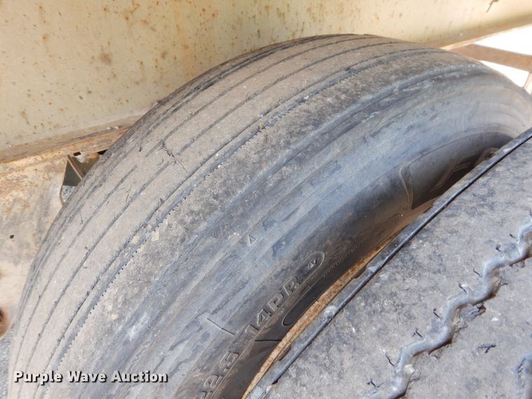 image for item GT9356 1995 Fruehauf flatbed trailer