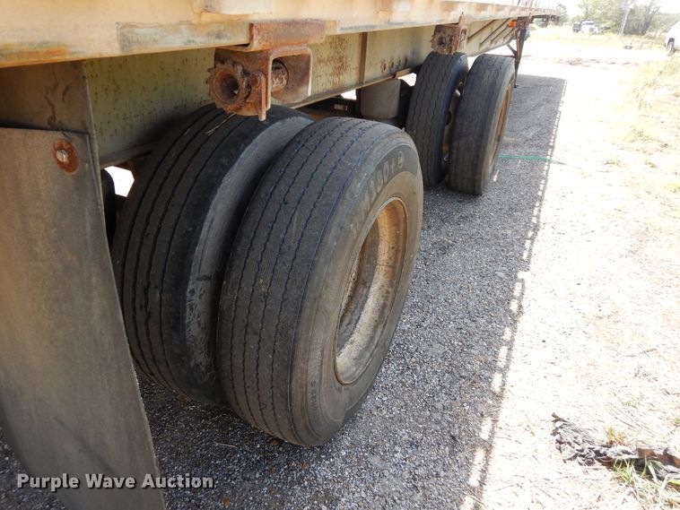 image for item GT9356 1995 Fruehauf flatbed trailer