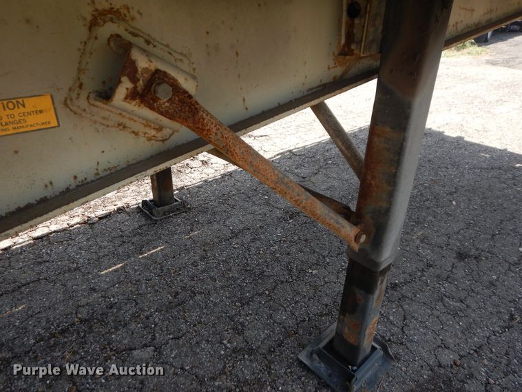 image for item GT9356 1995 Fruehauf flatbed trailer