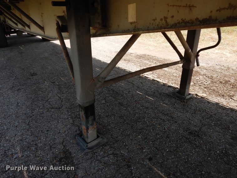 image for item GT9356 1995 Fruehauf flatbed trailer