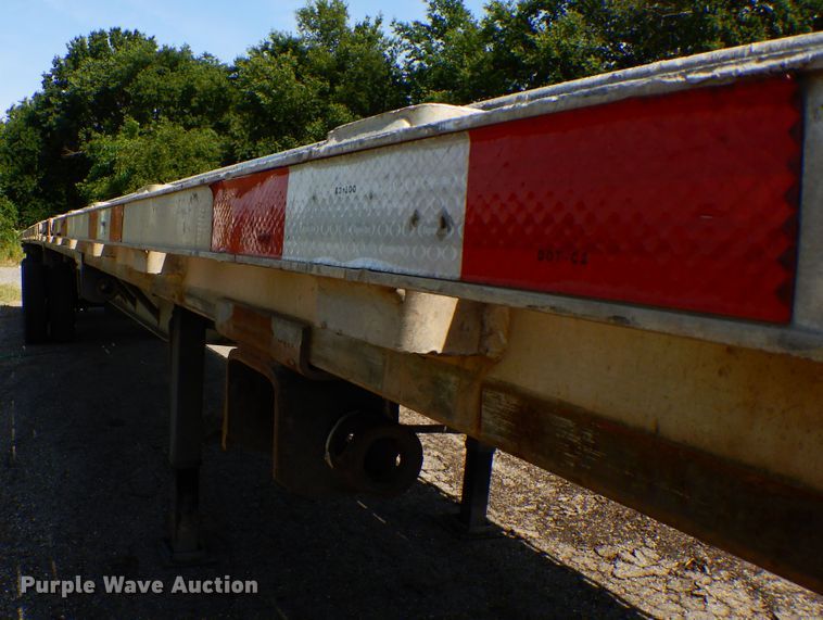 image for item GT9356 1995 Fruehauf flatbed trailer