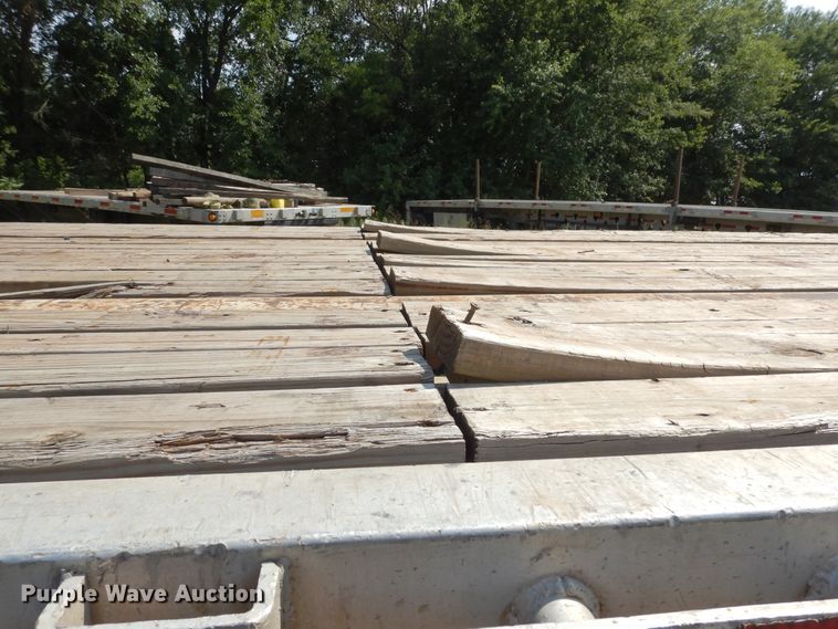 image for item GT9356 1995 Fruehauf flatbed trailer