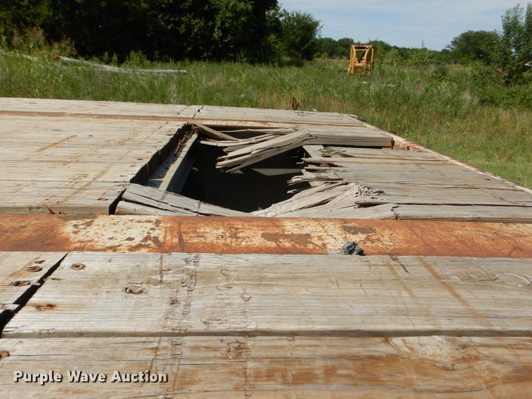 image for item GT9356 1995 Fruehauf flatbed trailer