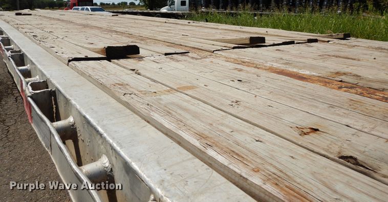 image for item GT9356 1995 Fruehauf flatbed trailer