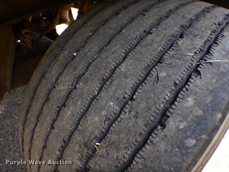 image for item GT9357 1998 Wabash flatbed trailer