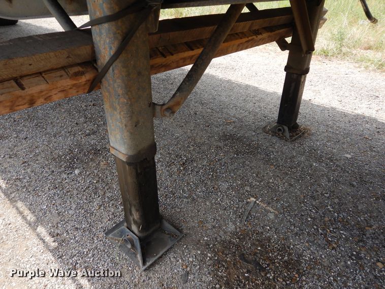 image for item GT9357 1998 Wabash flatbed trailer