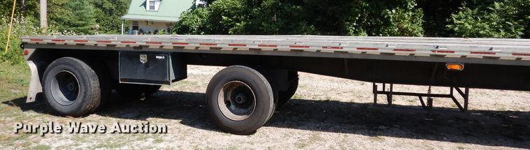 image for item GT9385 1993 Featherlite flatbed trailer