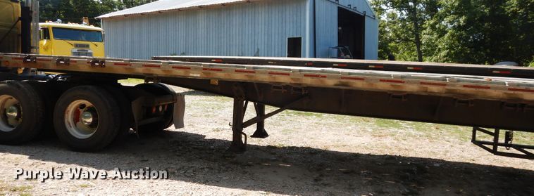 image for item GT9385 1993 Featherlite flatbed trailer
