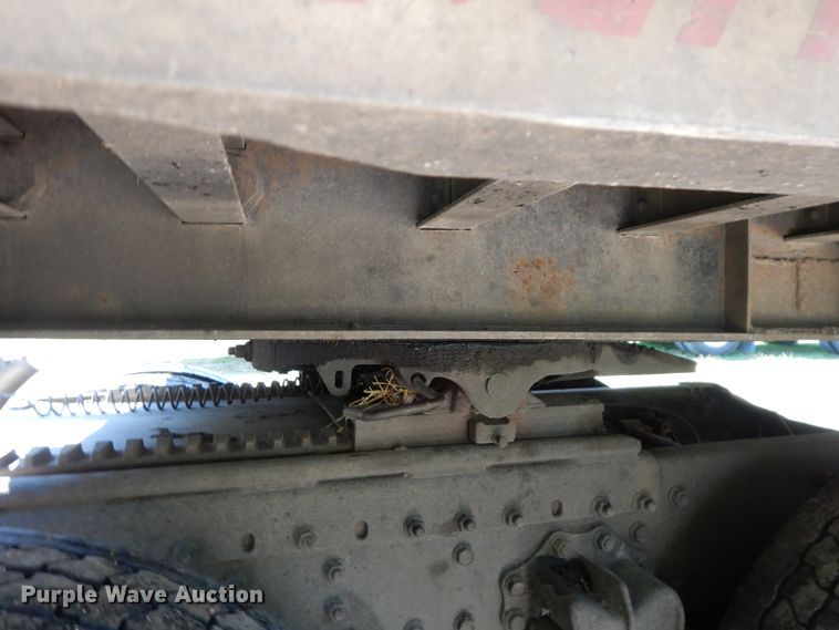 image for item GT9385 1993 Featherlite flatbed trailer