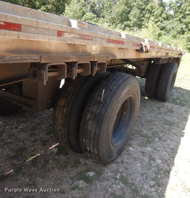 image for item GT9385 1993 Featherlite flatbed trailer