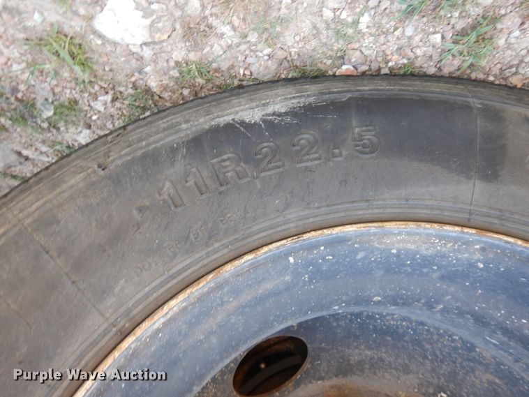 image for item GT9385 1993 Featherlite flatbed trailer