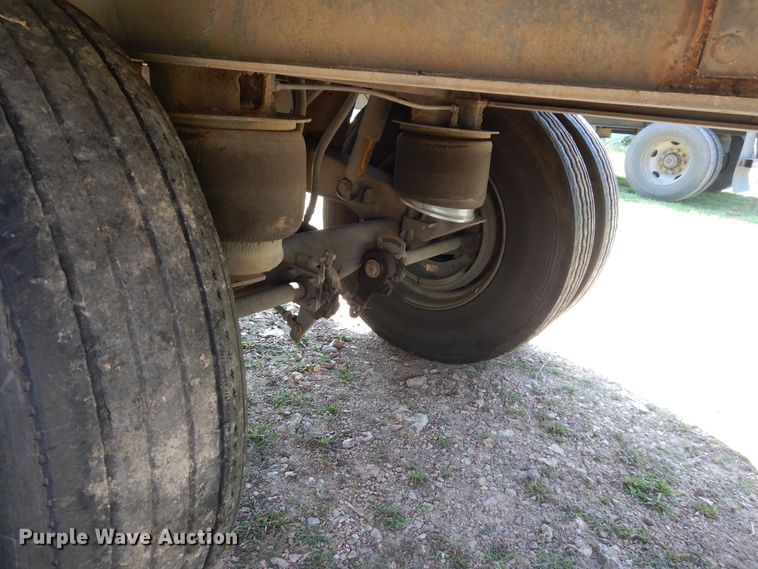 image for item GT9385 1993 Featherlite flatbed trailer