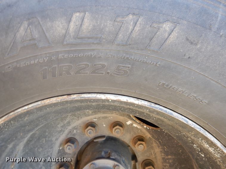 image for item GT9385 1993 Featherlite flatbed trailer