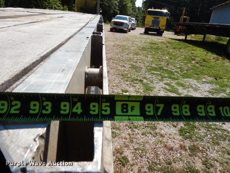 image for item GT9385 1993 Featherlite flatbed trailer