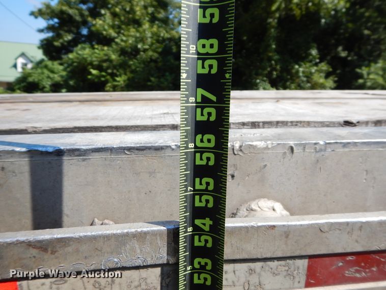 image for item GT9385 1993 Featherlite flatbed trailer