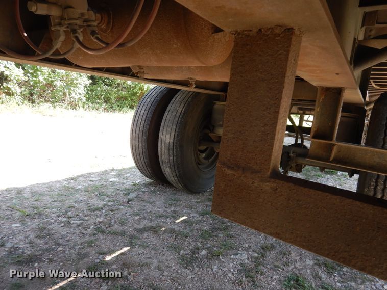 image for item GT9385 1993 Featherlite flatbed trailer