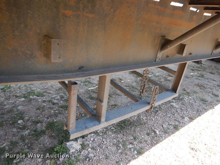 image for item GT9385 1993 Featherlite flatbed trailer