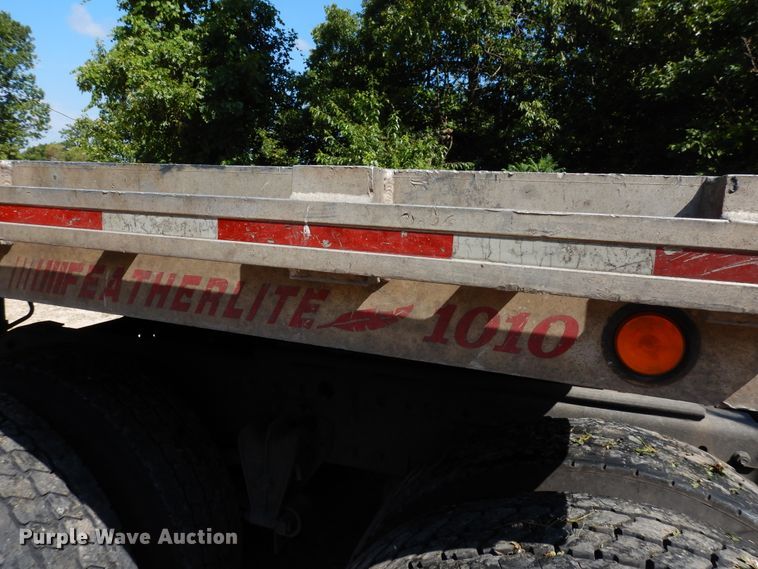 image for item GT9385 1993 Featherlite flatbed trailer