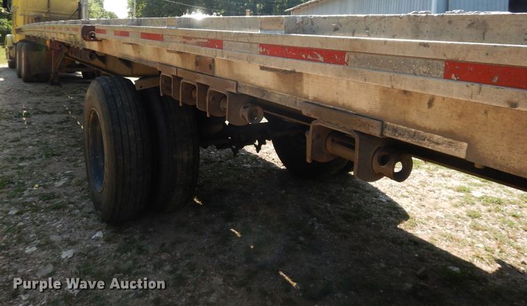 image for item GT9385 1993 Featherlite flatbed trailer
