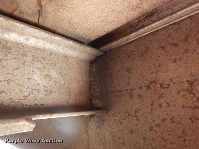 image for item GT9385 1993 Featherlite flatbed trailer