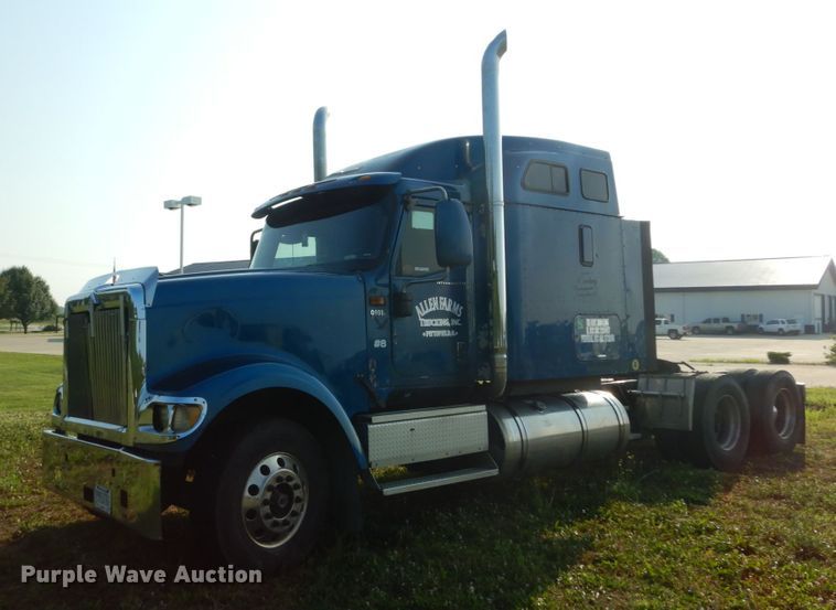 image for item GV9093 2005 International 9900i  semi truck