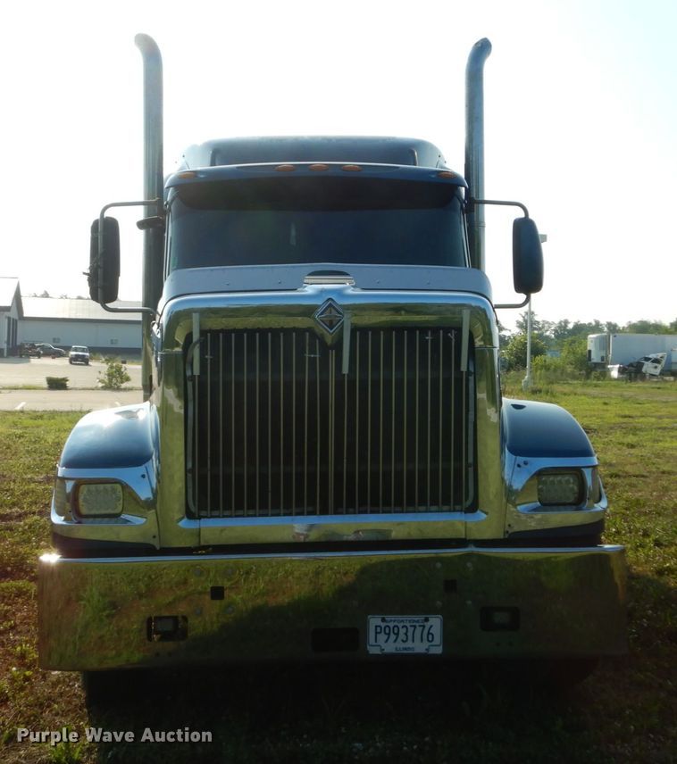image for item GV9093 2005 International 9900i  semi truck