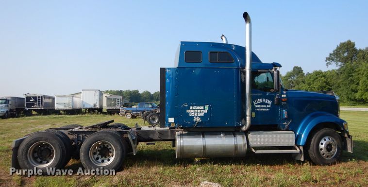 image for item GV9093 2005 International 9900i  semi truck