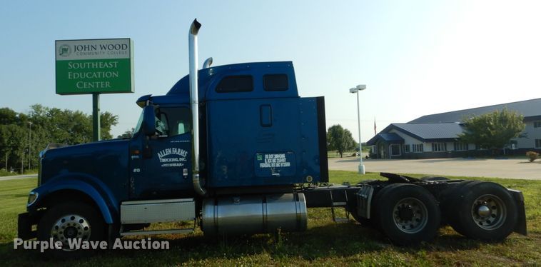 image for item GV9093 2005 International 9900i  semi truck