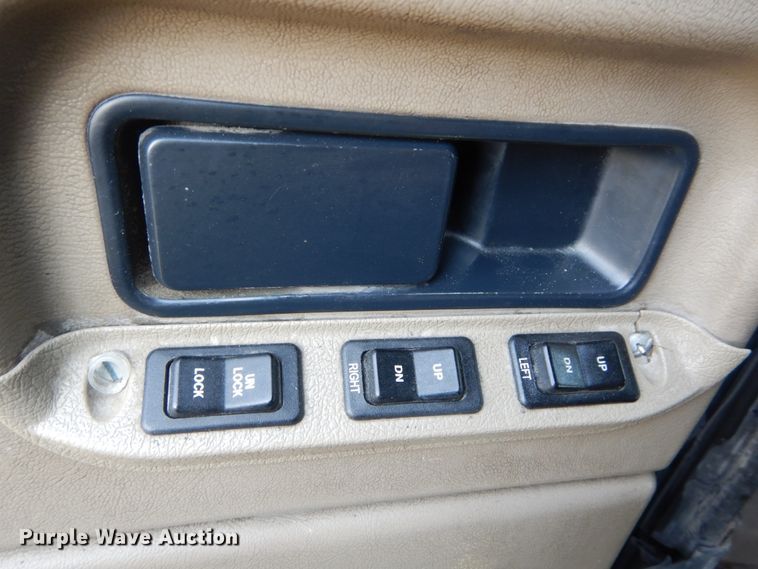 image for item GV9093 2005 International 9900i  semi truck