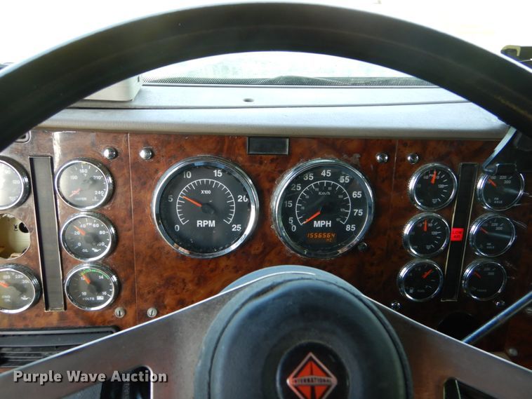 image for item GV9093 2005 International 9900i  semi truck