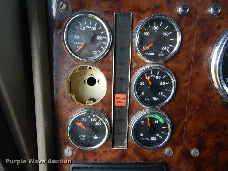 image for item GV9093 2005 International 9900i  semi truck