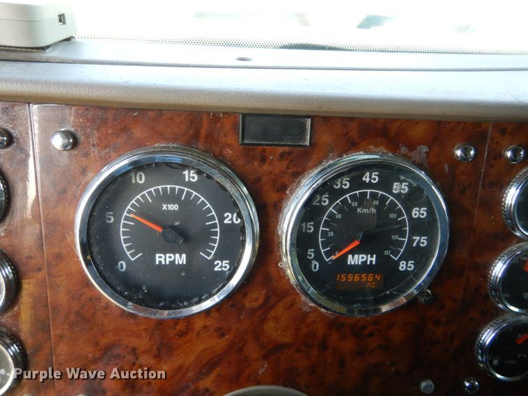 image for item GV9093 2005 International 9900i  semi truck