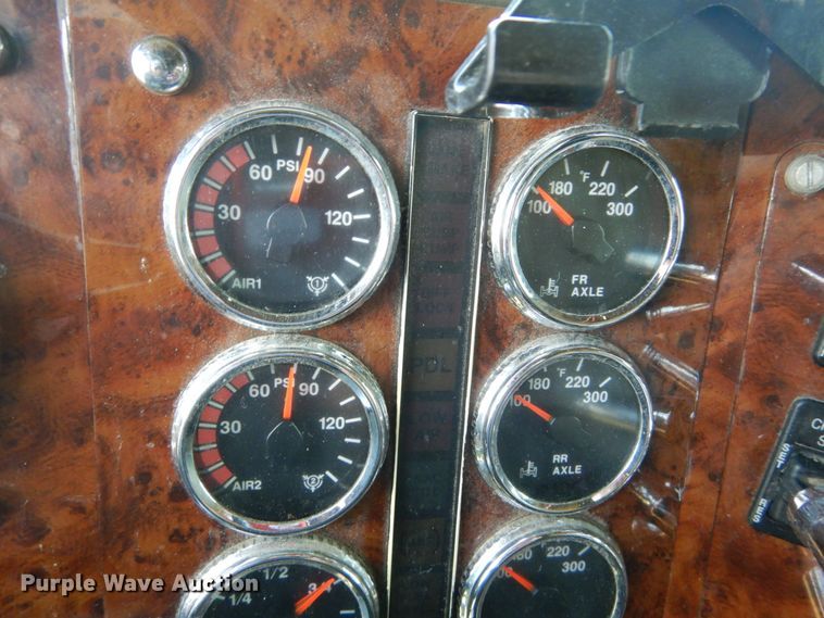 image for item GV9093 2005 International 9900i  semi truck