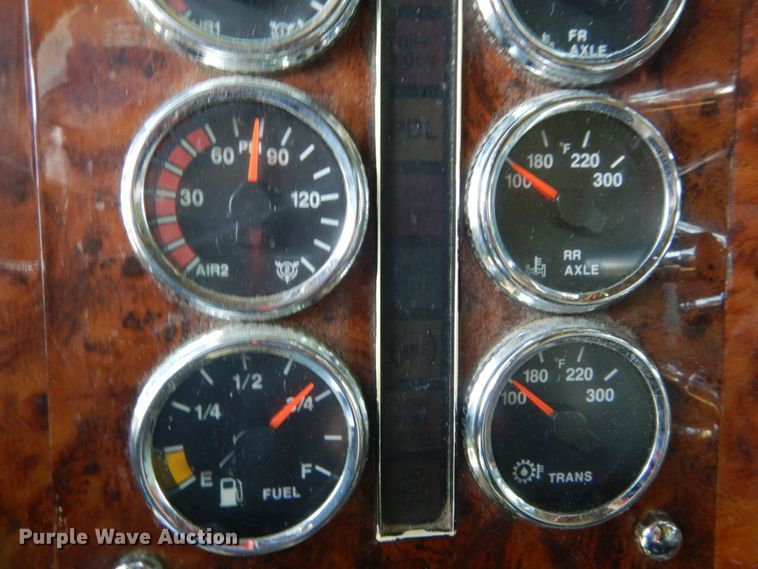 image for item GV9093 2005 International 9900i  semi truck