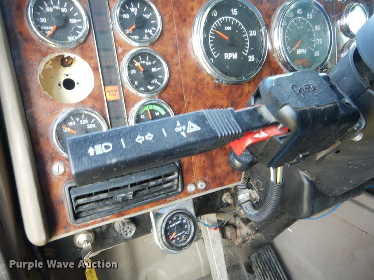 image for item GV9093 2005 International 9900i  semi truck