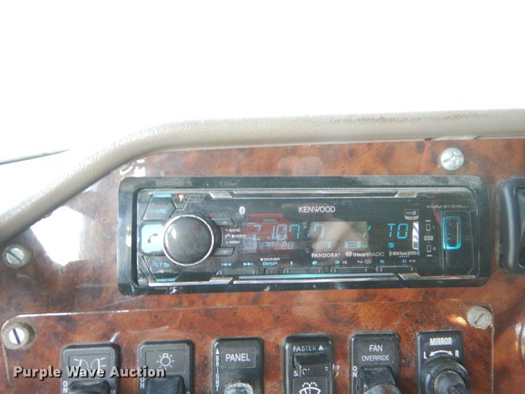 image for item GV9093 2005 International 9900i  semi truck