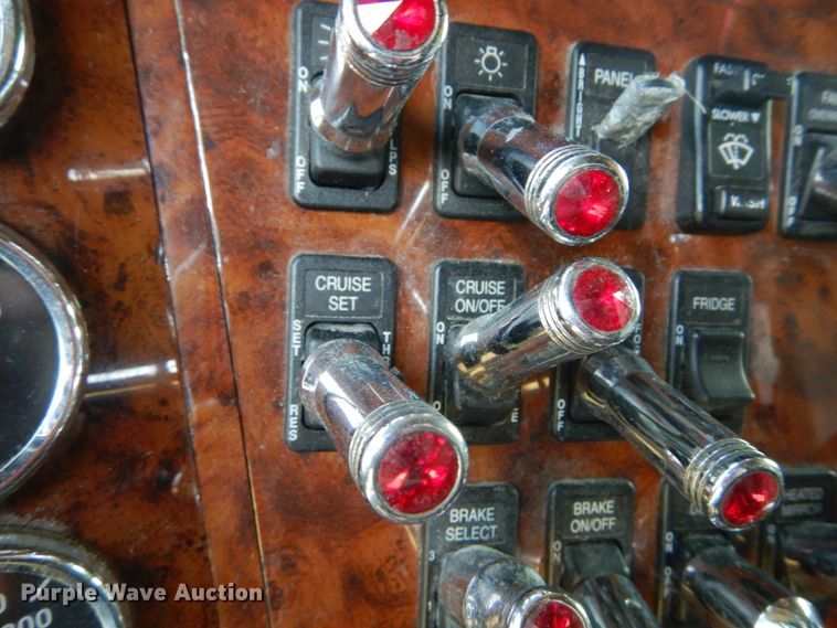 image for item GV9093 2005 International 9900i  semi truck